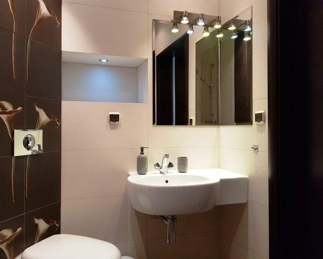 Apartament "Cleopatra 5" Przy Rynku Z Parkingiem, Faktury Vat Διαμέρισμα Κίελτσε Εξωτερικό φωτογραφία