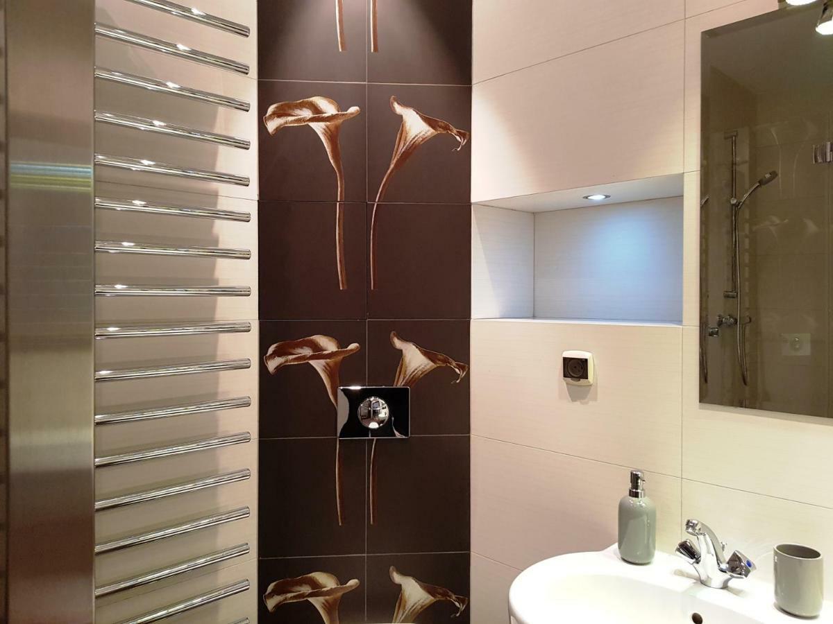 Apartament "Cleopatra 5" Przy Rynku Z Parkingiem, Faktury Vat Διαμέρισμα Κίελτσε Εξωτερικό φωτογραφία